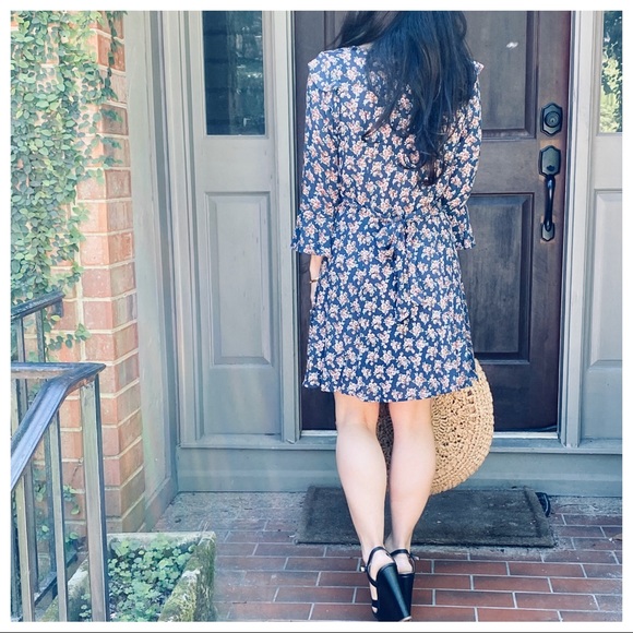 Beautiful tie back floral dress - Picture 6 of 8